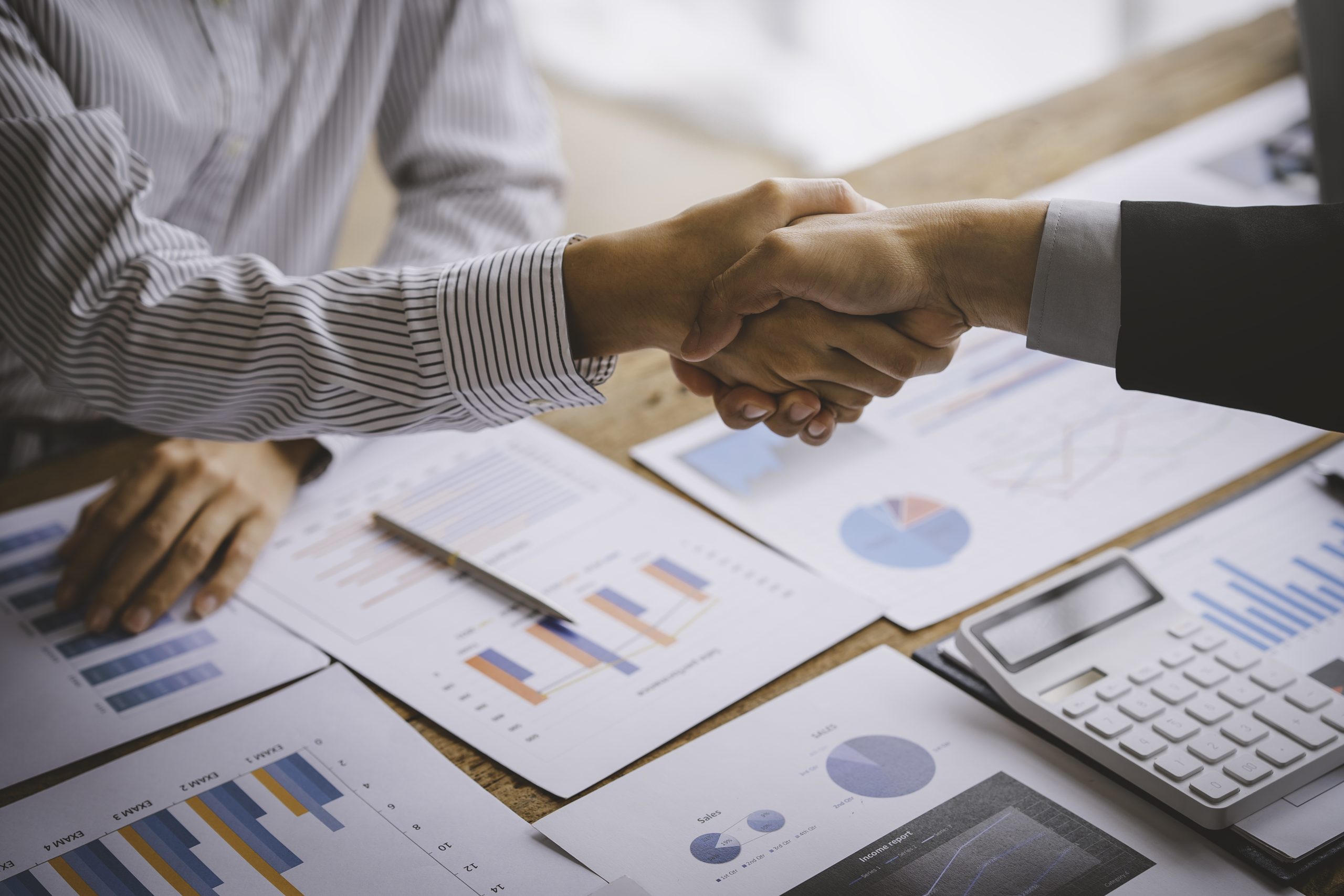 young-businesspeople-shaking-hands-in-the-office-2023-11-27-05-14-38-utc